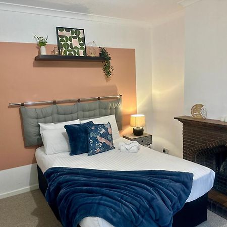 Spacious 4 Bed Home Near Nec, Jlr & Airport Parking For 3 Cars Ideal For Contractors! 索利赫尔 外观 照片