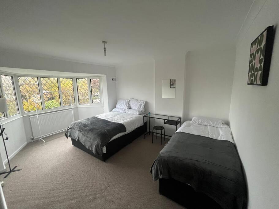 Spacious 4 Bed Home Near Nec, Jlr & Airport Parking For 3 Cars Ideal For Contractors! 索利赫尔 外观 照片