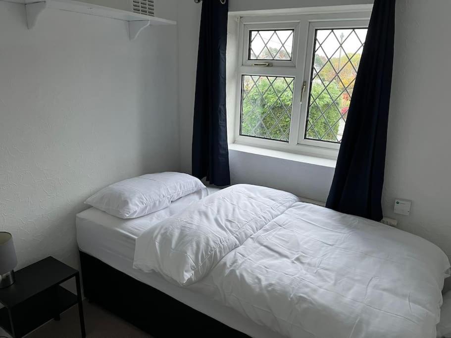 Spacious 4 Bed Home Near Nec, Jlr & Airport Parking For 3 Cars Ideal For Contractors! 索利赫尔 外观 照片