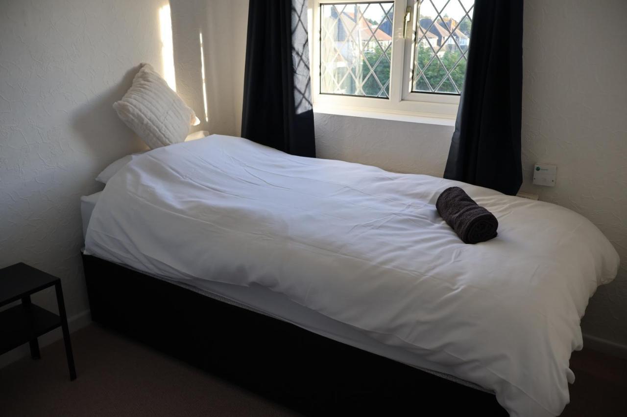 Spacious 4 Bed Home Near Nec, Jlr & Airport Parking For 3 Cars Ideal For Contractors! 索利赫尔 外观 照片