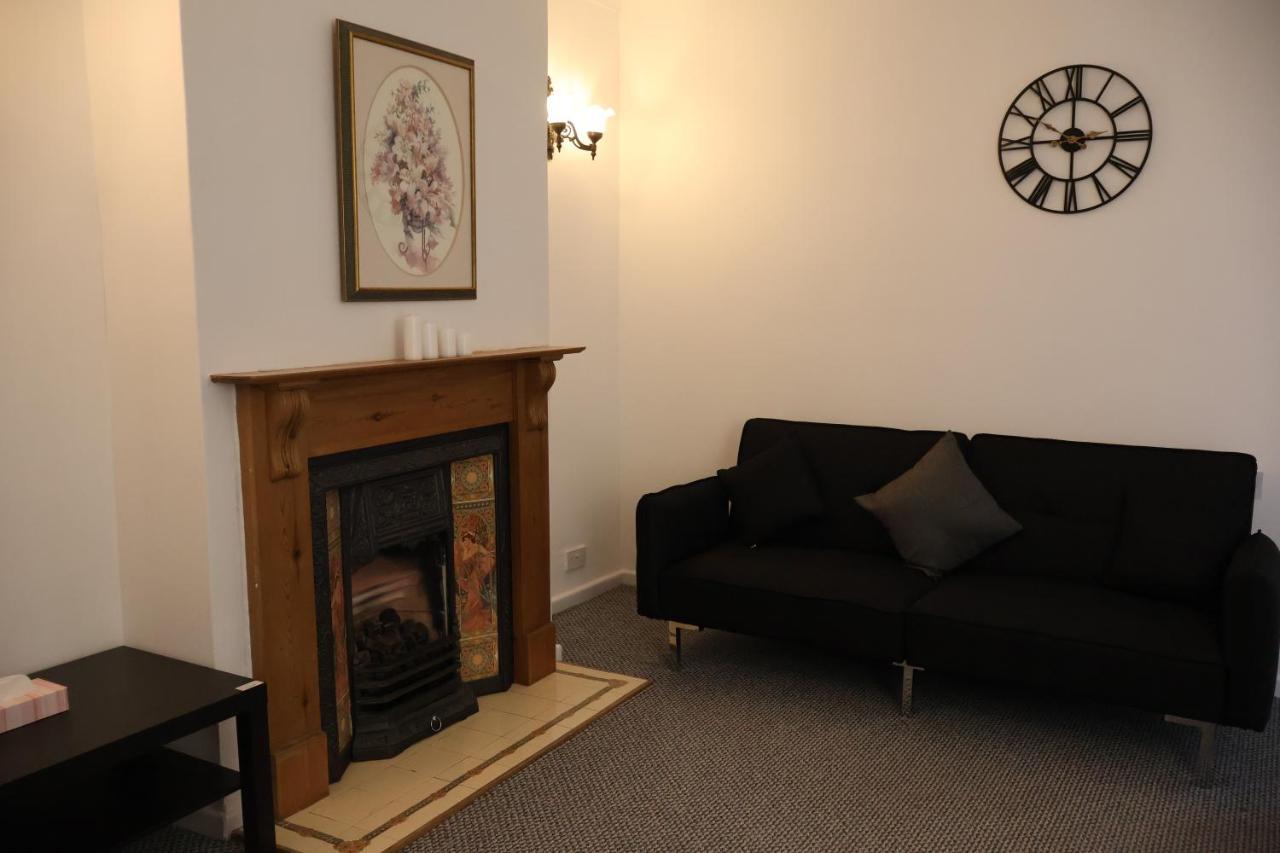Spacious 4 Bed Home Near Nec, Jlr & Airport Parking For 3 Cars Ideal For Contractors! 索利赫尔 外观 照片