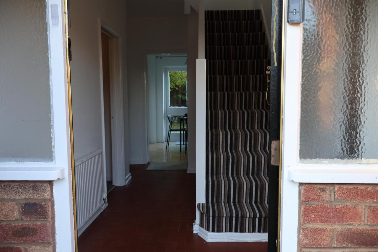 Spacious 4 Bed Home Near Nec, Jlr & Airport Parking For 3 Cars Ideal For Contractors! 索利赫尔 外观 照片