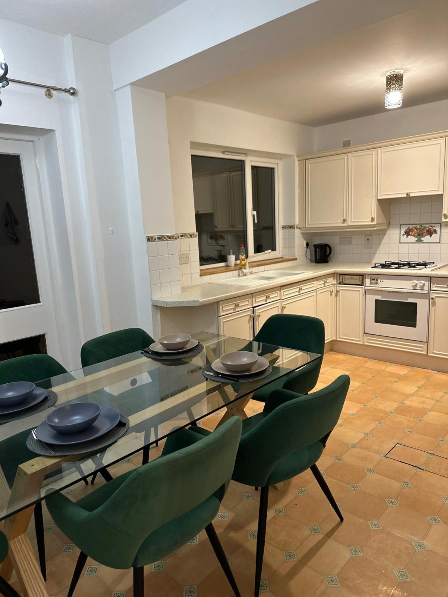 Spacious 4 Bed Home Near Nec, Jlr & Airport Parking For 3 Cars Ideal For Contractors! 索利赫尔 外观 照片