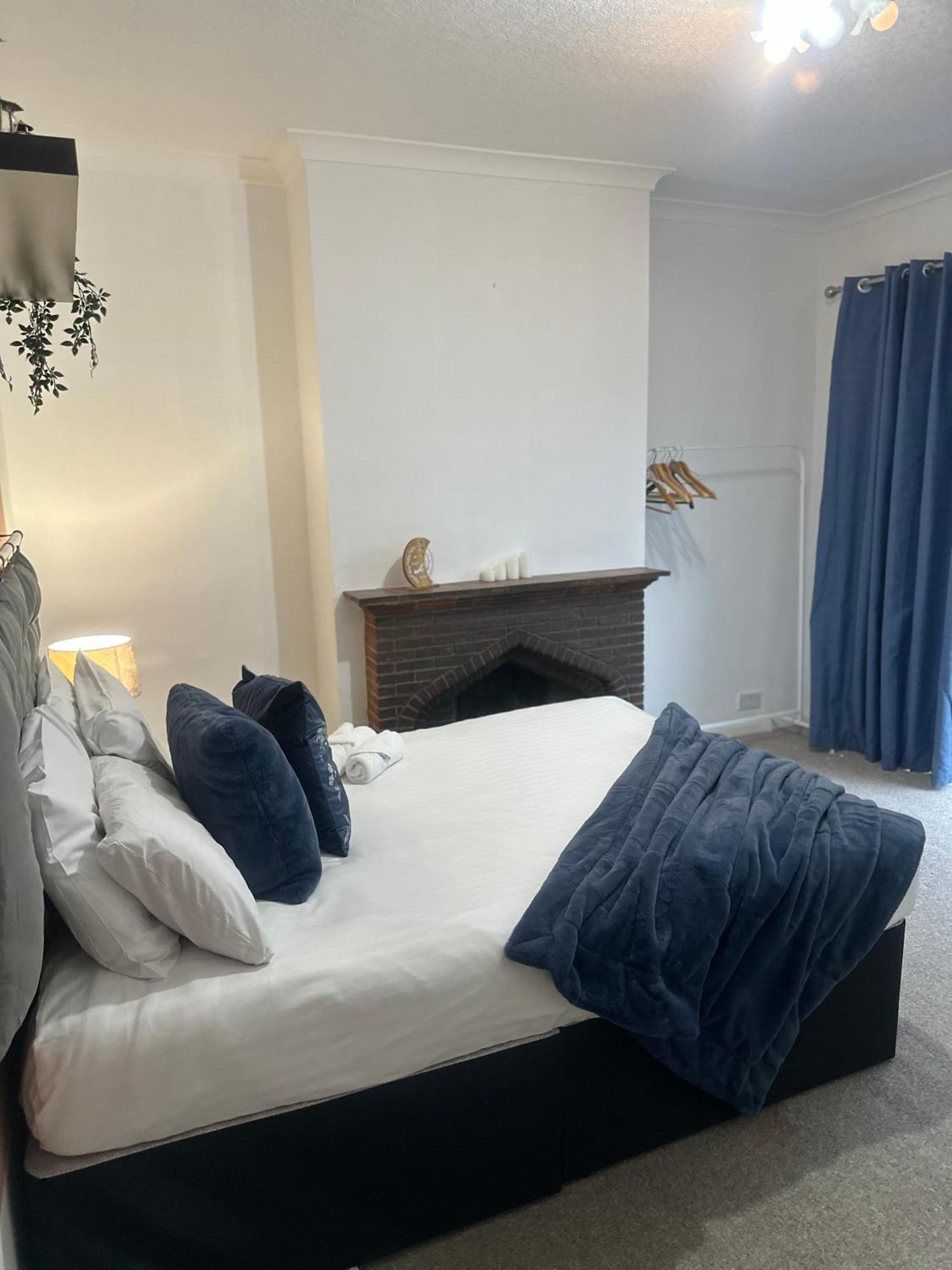 Spacious 4 Bed Home Near Nec, Jlr & Airport Parking For 3 Cars Ideal For Contractors! 索利赫尔 外观 照片