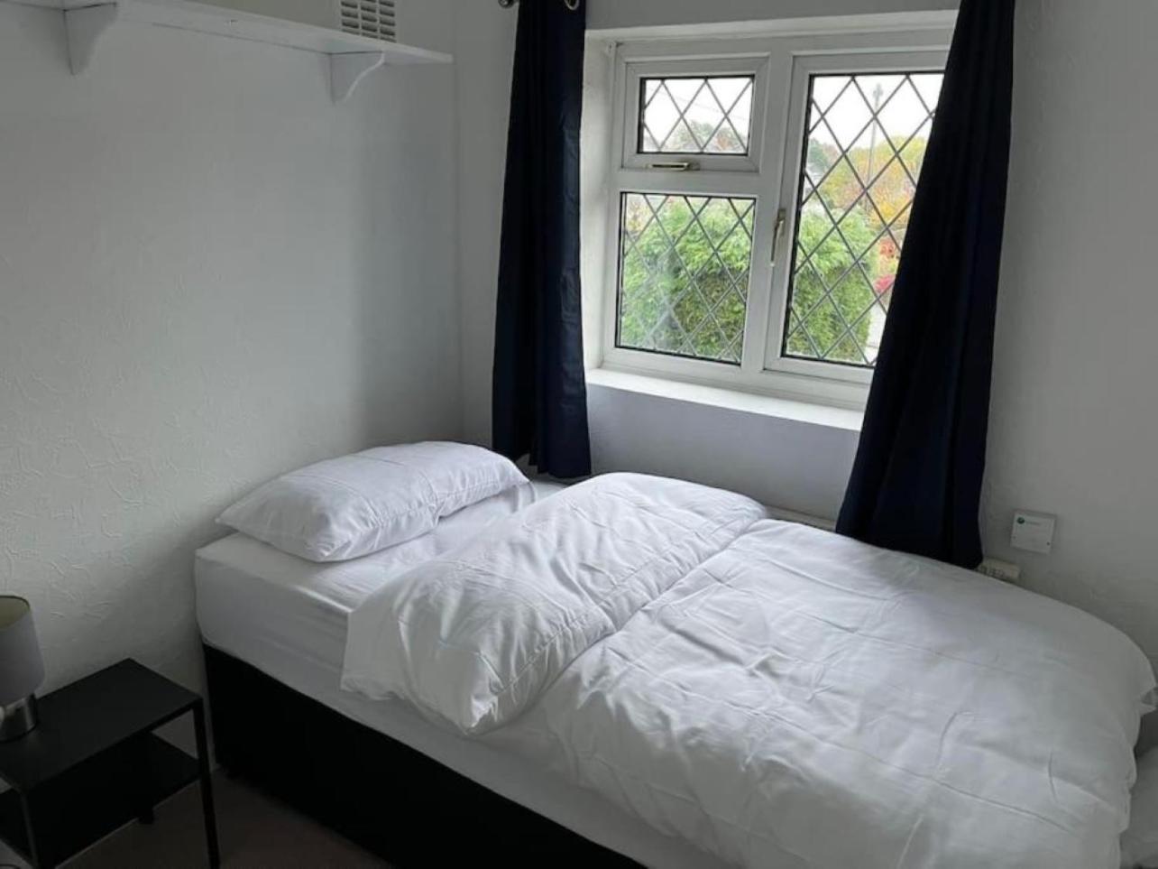 Spacious 4 Bed Home Near Nec, Jlr & Airport Parking For 3 Cars Ideal For Contractors! 索利赫尔 外观 照片
